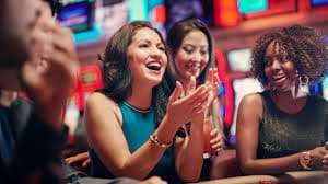 Live Ceme Online table with dominoes and dealer on gamingjitu